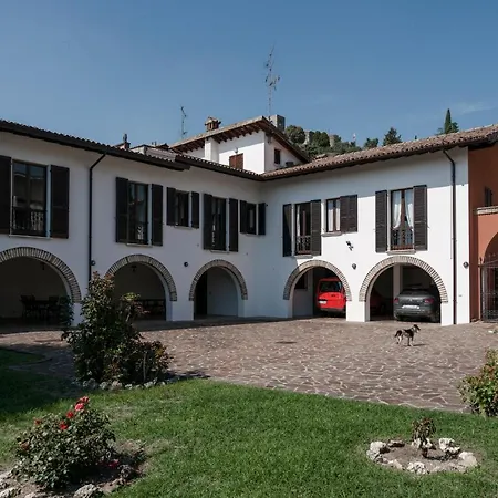 Corte Ribelli * بادينغي سول غاردا